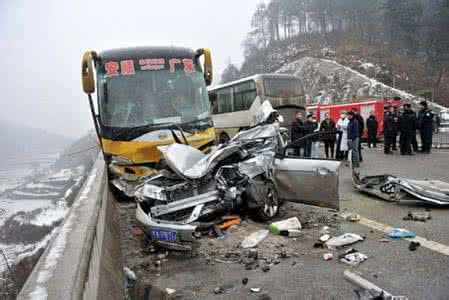 8月1日天津武清水泥罐车大巴车相撞致4死48伤 | 客车