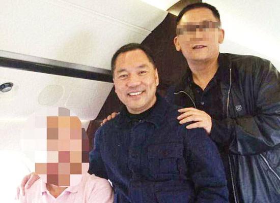 讨债者围堵郭文贵纽约住所 称其罪行累累|郭文