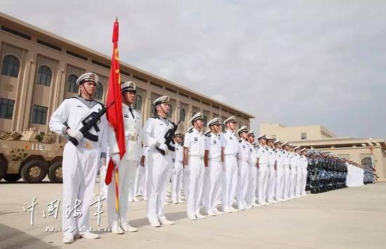 2017年8月1日,中国首个海外保障基地在吉布提投入使用。军队接受检阅。