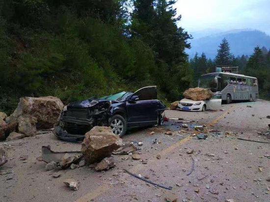 震后撤离九寨沟被收天价包车费 司机被拘留