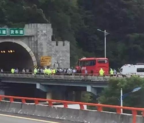 8月10日23时34分,西汉高速一客运发生事故,已经导致36死13伤。