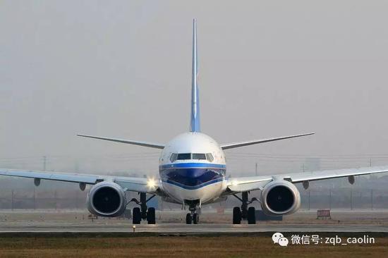 媒体评南航选座事件:傻白甜宣传员如定时炸弹