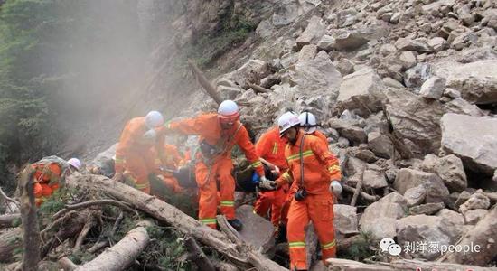 九寨沟7.0级地震救援现场。