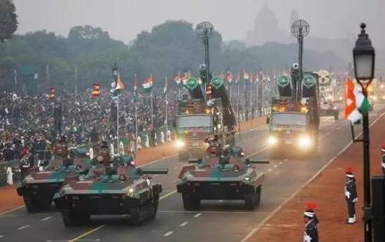 ▲亮相阅兵式的印度陆军装备