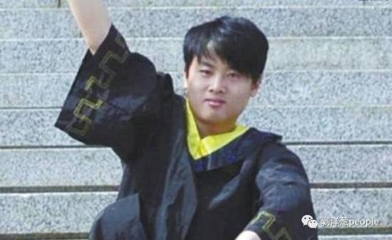 东北大学毕业生李文星，陷入传销组织后死亡。
