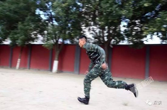 武警兵士们展现寻常之训练内容