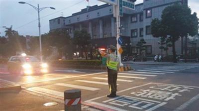 台湾大跳电，交通灯宕机，警方疲于奔命。（图片来源：台媒）