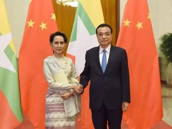 资料图片：2016年8月18日，国务院总理李克强在北京人民大会堂同来华进行正式访问的缅甸国务资政昂山素季举行会谈。