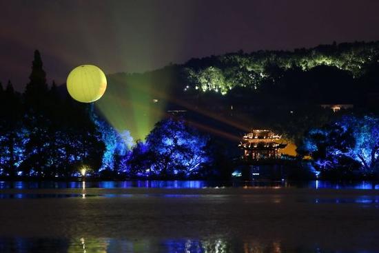 资料图片:西湖夜景 新华社记者 陈飞 摄