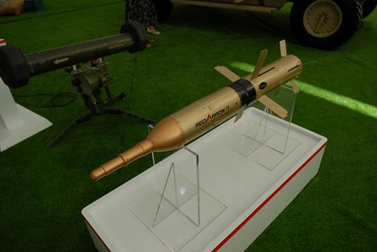 从外形上看，“红箭”-11反坦克导弹像是迷你版“红箭”-9。