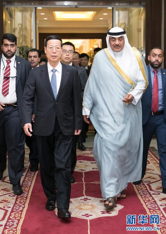 8月22日，应邀访问科威特的中共中央政治局常委、国务院副总理张高丽在科威特城会见科威特第一副首相兼外交大臣萨巴赫。 新华社记者 高洁摄