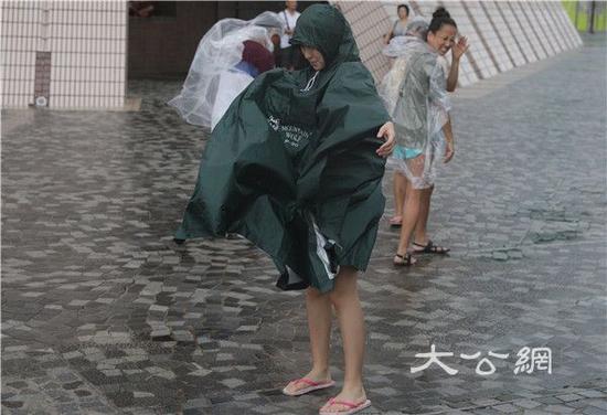 台风“天鸽”来袭，香港澳门珠海等地均受影响。（图片来源：大公网）