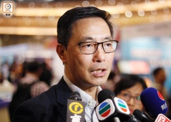 特区当局教导局长杨润雄认为“公平易近教导必定要做”,“我们是在喷鼻港的中国人”。(图源:喷鼻港东网)