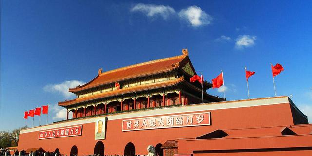 人民日报整版谈中国之治：对制度充满自信