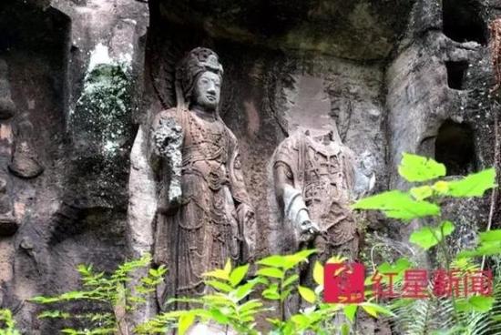8月28日，安岳县木鱼山摩崖造像，佛头已被盗的佛像。本文图片均来自红星新闻