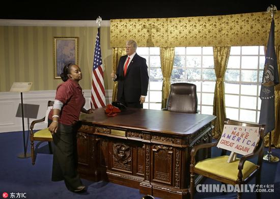 当地时间8月28日，美国总统特朗普的蜡像在“梦境蜡像馆”展出，网友质疑它与本人相差甚远。（图片来源：东方IC）