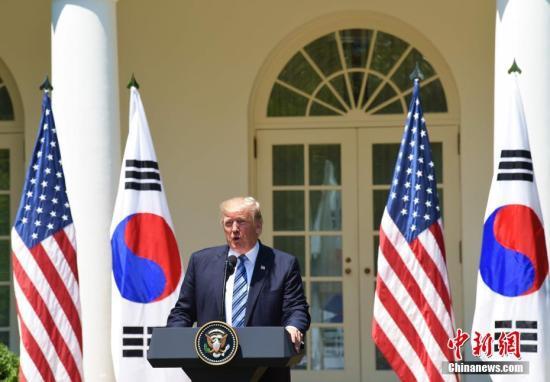 资料图:当地时间6月30日,美国总统特朗普在白宫会见韩国总统文在寅,并出席联合记者会。图为特朗普在联合记者会上发表讲话。中新社记者 刁海洋 摄