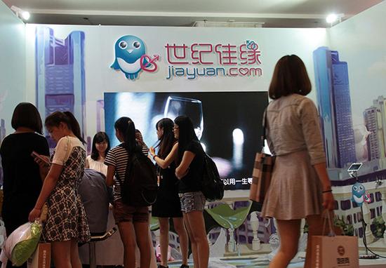 在法律检索平台无讼上搜索“世纪佳缘”,共有法院判决1329起,其中刑事559起,民事872起,涉及有期徒刑的446起。视觉中国 资料