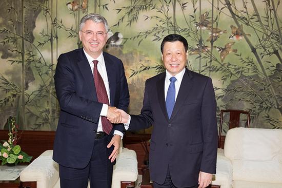 罗氏的老总_罗氏虾图片
