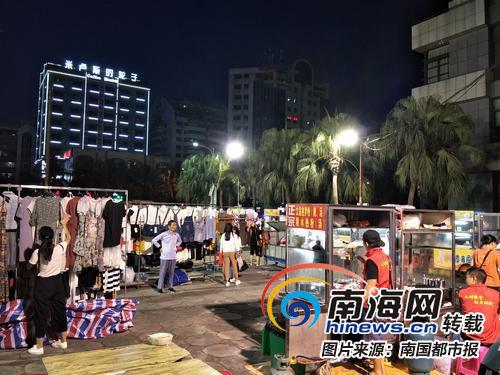 海口市金盘路四周的摊贩。