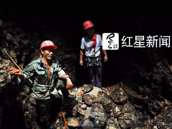 ▲村民在井下挖掘 图片泉源:红星新闻