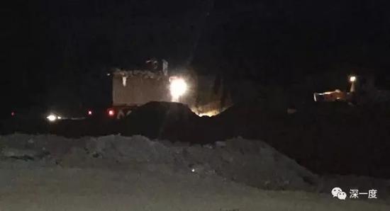 △ 环保志愿者深夜跟踪偷运垃圾的货车(本文图片、视频由网友湖南小武哥、小痞等提供)