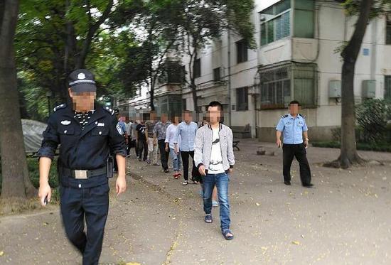 女子骗丈夫进传销 丈夫感到震惊和不可思议|传