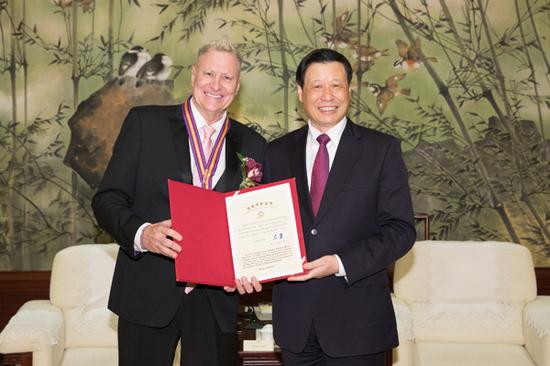 勃林格殷格翰(中国)投资有限公司首席执行官潘大为获“上海市荣誉市民”称号。