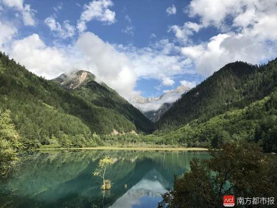 震后九寨沟景观。图片来源：九寨沟景区官网