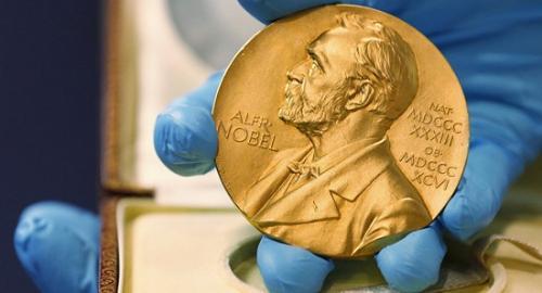 资料图：诺贝尔奖奖牌（图片来源：美联社）
