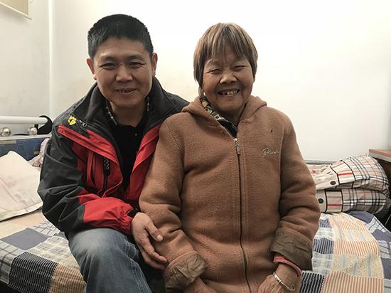 这个“十·一”，刘建林和母亲王万全一起在项目工地度过。本文图片 澎湃新闻记者 赵实 图