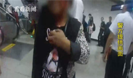 两乘客地铁内为捡1元大打出手 结果赔了六千|地