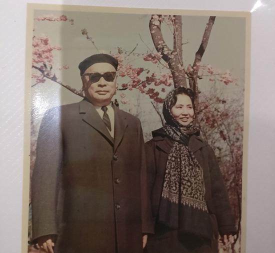 陈毅与夫人张茜的彩色合影照