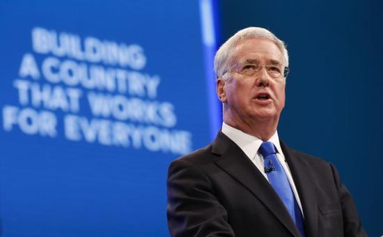 10月3日,在英国曼彻斯特,英国国防大臣迈克尔·法伦在2017年英国保守党年度大会上发言。新华社记者韩岩摄