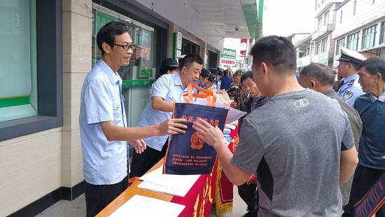 都匀市人民法院:金秋十月 法官下乡普法忙|下乡