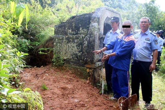 犯罪嫌疑人指认盗墓现场