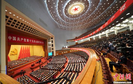 10月18日,中国共产党第十九次天下代表大会在北京人民大礼堂开幕。中新社记者 毛建军 摄