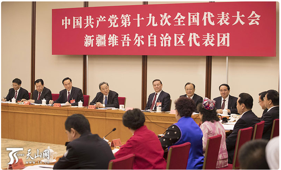 10月18日,党的十九大新疆代表团讨论习近平同志代表第十八届中央委员会向大会所作的陈诉,俞正声同志到场讨论。新疆日报记者崔志坚摄