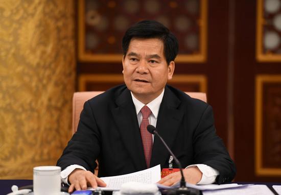自治区党委书记、人大常委会主任李纪恒在讨论报告时发言。内蒙古日报社融媒体记者 袁永红 摄
