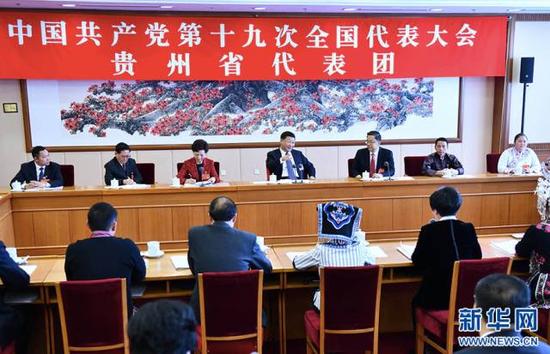 10月19日，习近平同志参加党的十九大贵州省代表团讨论。 新华社记者 李涛 摄