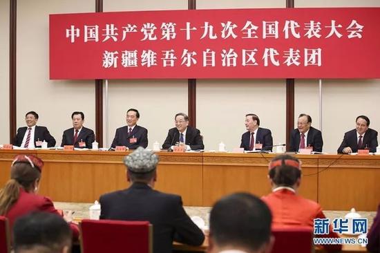 10月18日，俞正声同志参加党的十九大新疆代表团讨论。