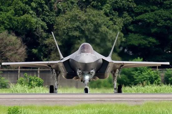 ▲日本首架国产F-35J隐身战机