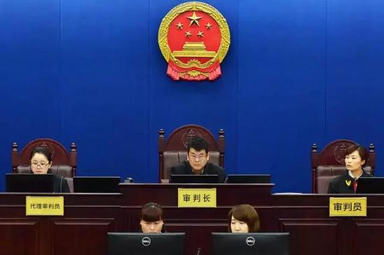 深圳中院副院长胡志光开庭审理案件