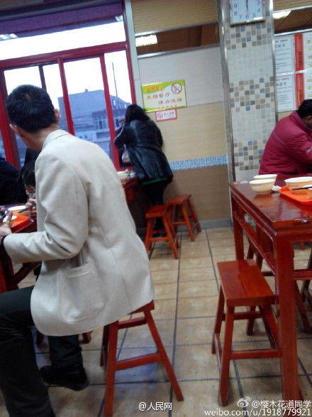 图片来源:微博@人民网、微博@樱木花道同学