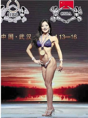 孫嵐有著天使面孔魔鬼身材。