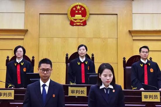 深圳中院速裁庭庭长、副庭长审案并当庭宣判