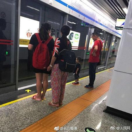 图片来源:微博@长沙警事、微博@人民网