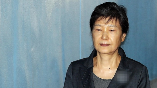 朴槿惠抱怨拘留条件恶劣 铁窗内外烦心事不断