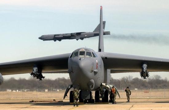 资料图片：美空军B-52H战略轰炸机。（图片来源于网络）