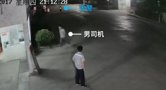 酒驾男弃车狂奔 被曾跑马拉松交警抓获